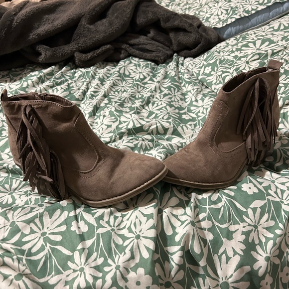 Brown High heel boots with fringe - Picture 3 of 4